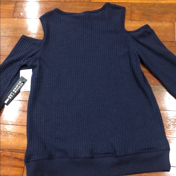 Design Lab Cold Shoulder - Picture 2 of 3